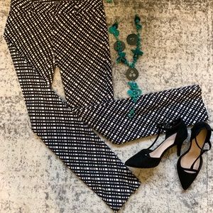 Black and White Mid Rise Columnist Ankle Pant